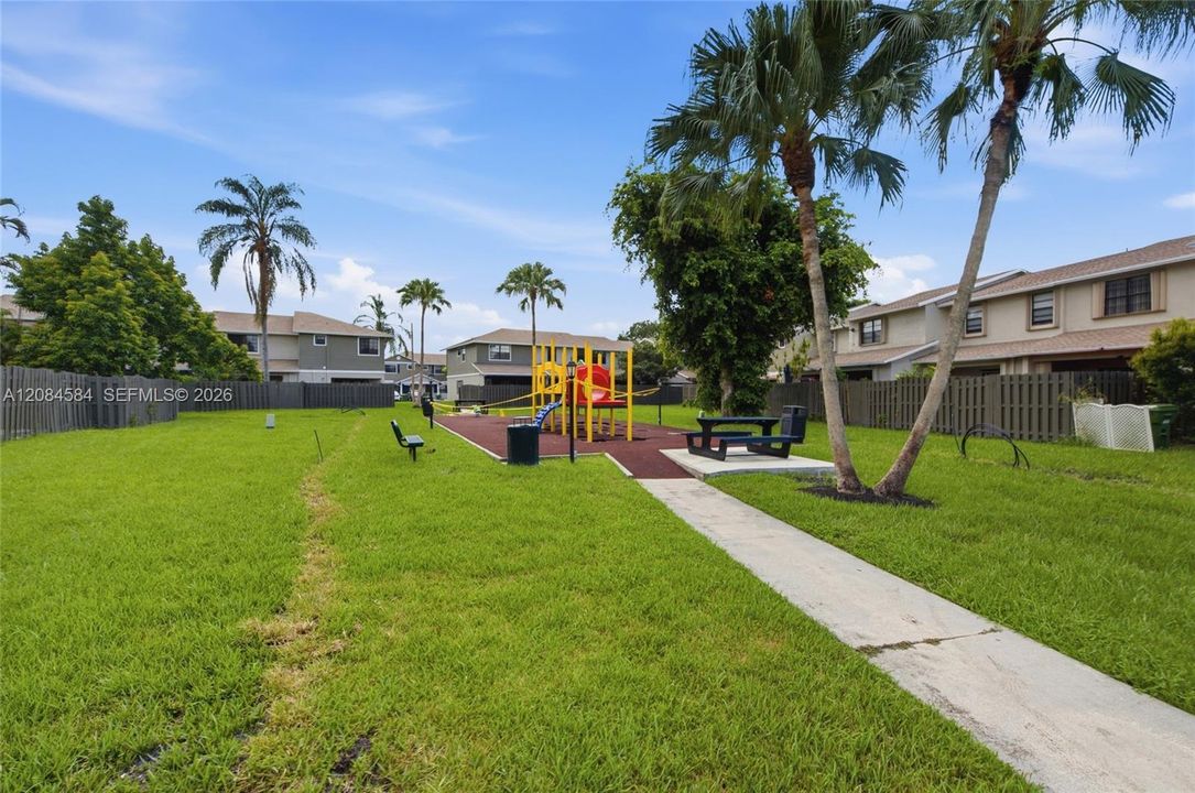 For Sale: $425,000 (3 beds, 2 baths, 1373 Square Feet)