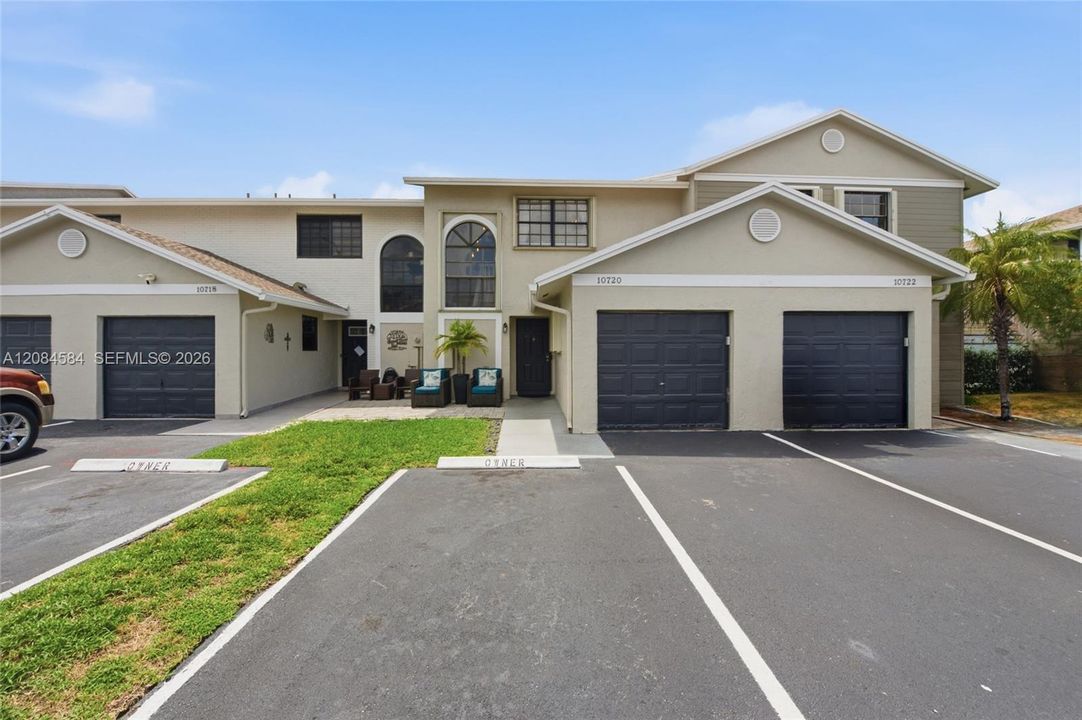 For Sale: $425,000 (3 beds, 2 baths, 1373 Square Feet)