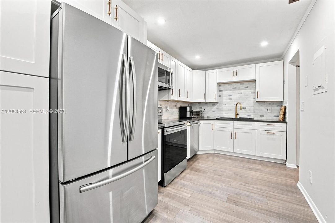 For Sale: $425,000 (3 beds, 2 baths, 1373 Square Feet)