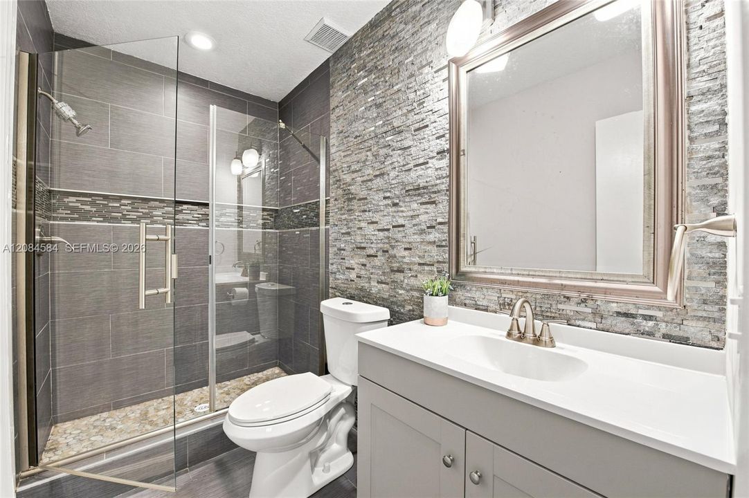 For Sale: $425,000 (3 beds, 2 baths, 1373 Square Feet)