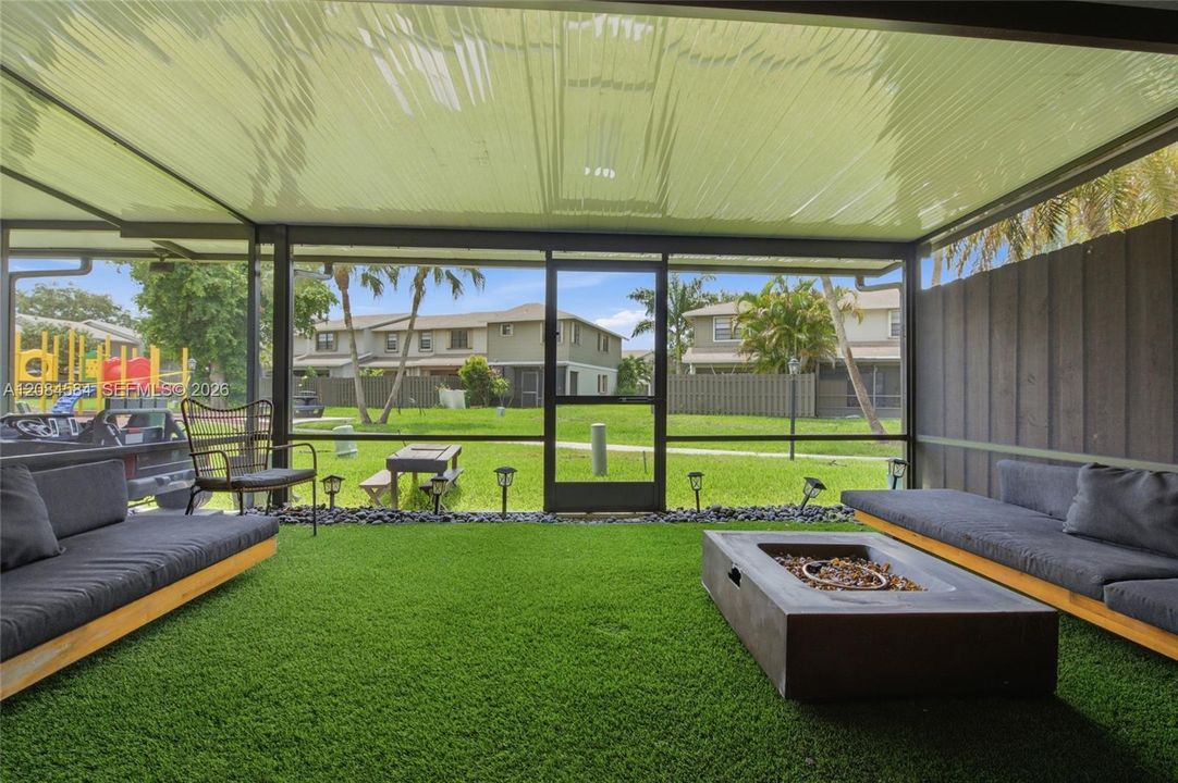 For Sale: $425,000 (3 beds, 2 baths, 1373 Square Feet)
