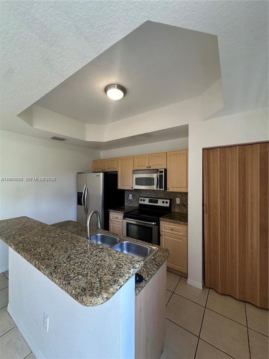 En Venta: $362,000 (3 camas, 3 baños, 1382 Pies cuadrados)