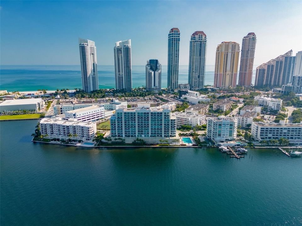 На продажу: $890,000 (2 спален, 2 ванн, 1255 Квадратных фут)