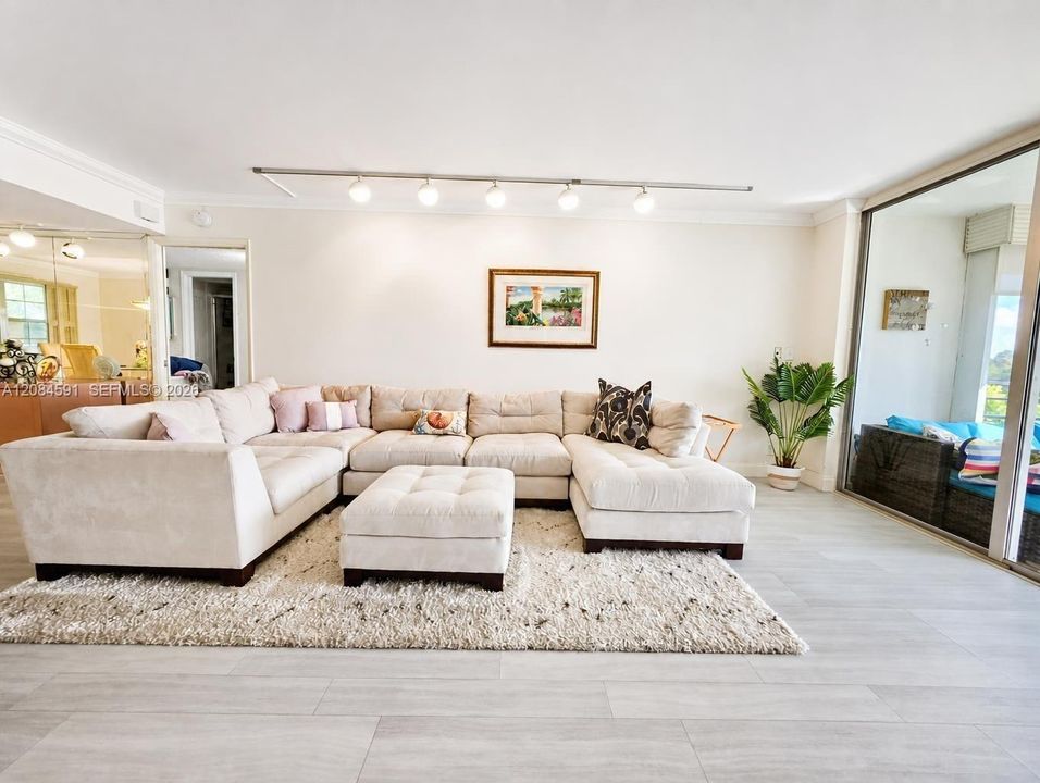 For Sale: $299,000 (3 beds, 2 baths, 1500 Square Feet)