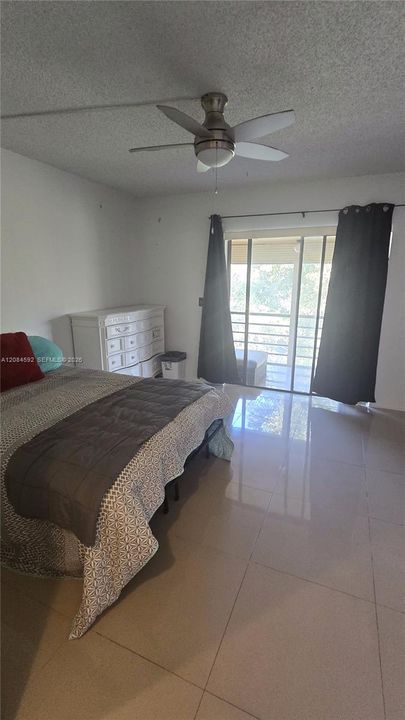 На продажу: $165,000 (2 спален, 2 ванн, 925 Квадратных фут)