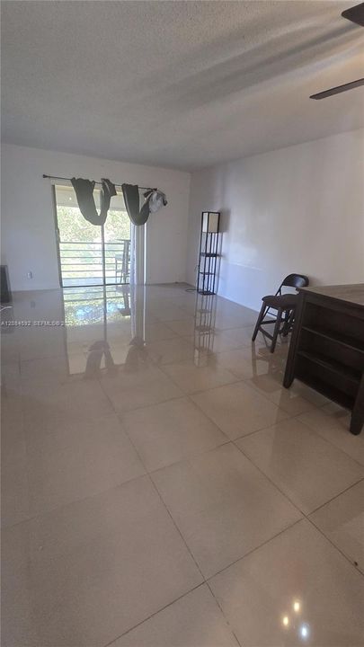 На продажу: $165,000 (2 спален, 2 ванн, 925 Квадратных фут)