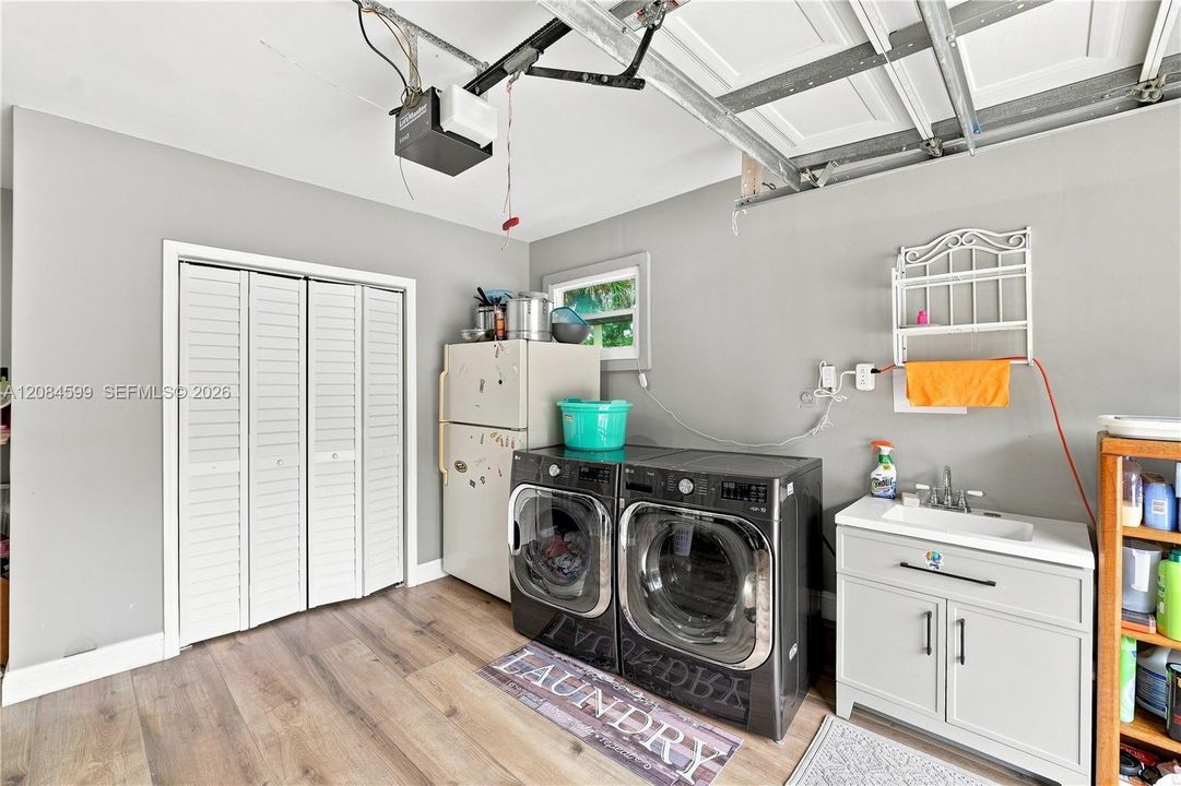 For Sale: $680,000 (3 beds, 2 baths, 2064 Square Feet)