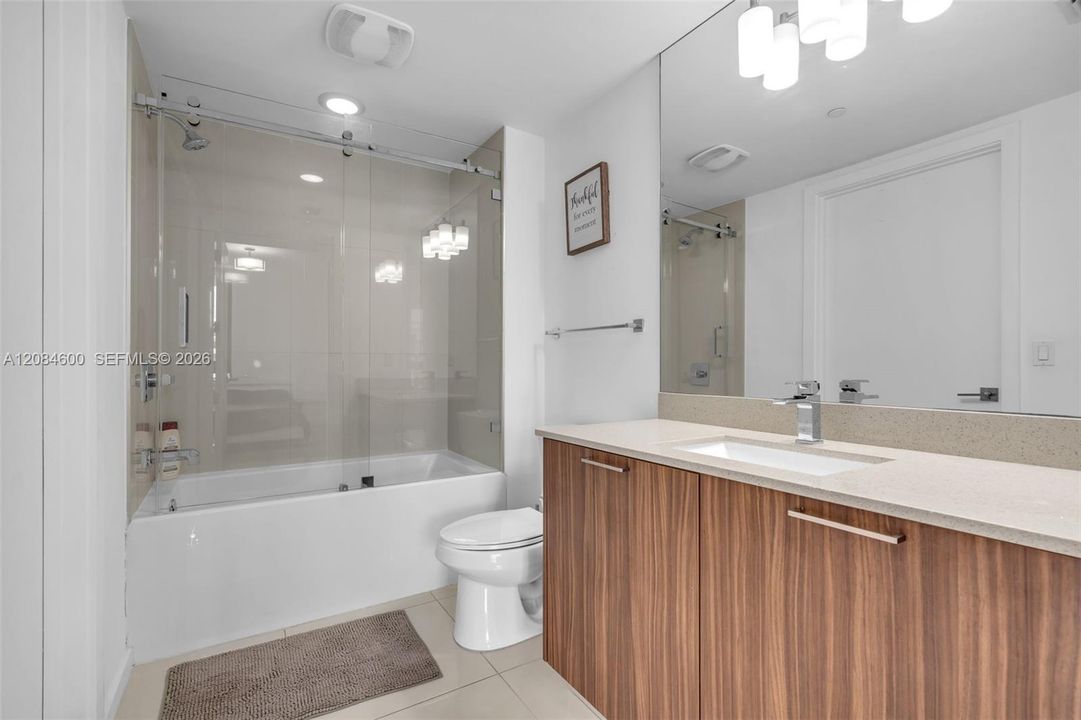 For Rent: $3,750 (2 beds, 2 baths, 950 Square Feet)