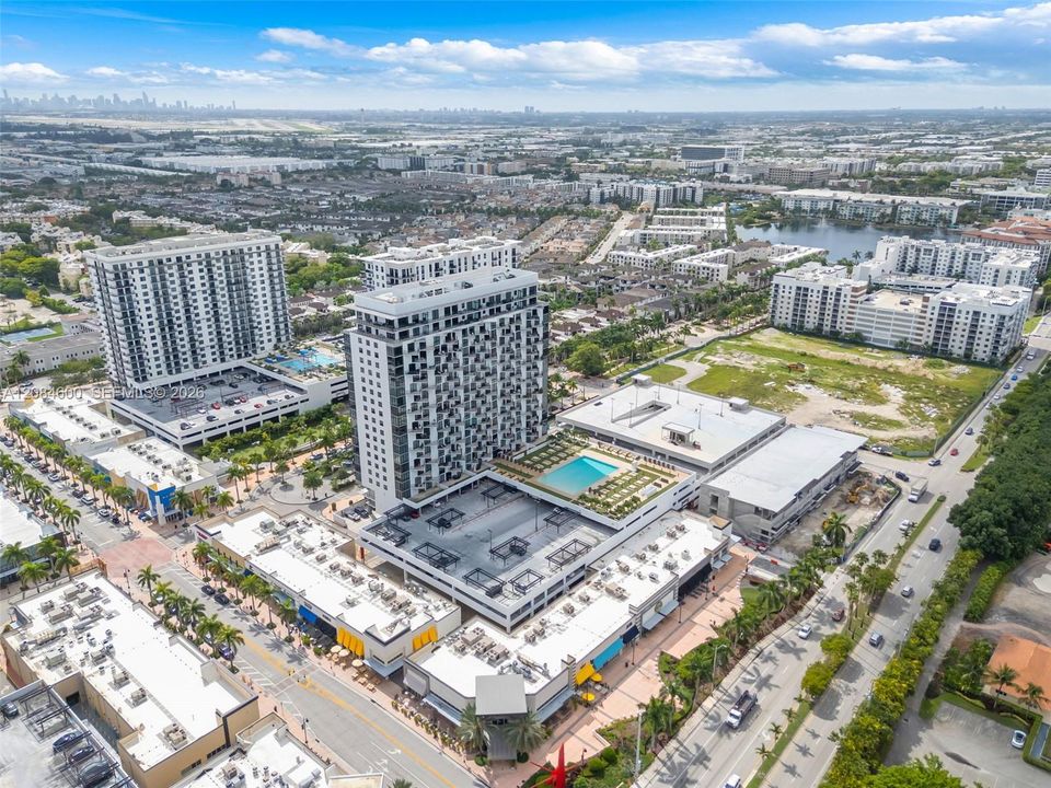For Rent: $3,750 (2 beds, 2 baths, 950 Square Feet)