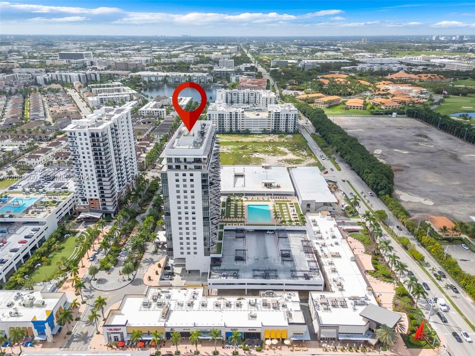 For Rent: $3,750 (2 beds, 2 baths, 950 Square Feet)