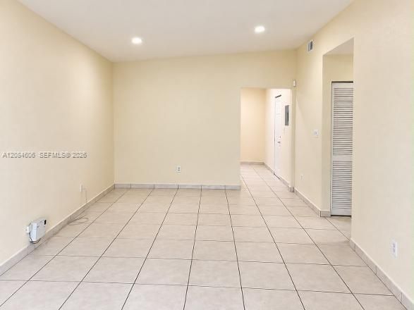 В аренду: $3,100 (3 спален, 2 ванн, 1190 Квадратных фут)