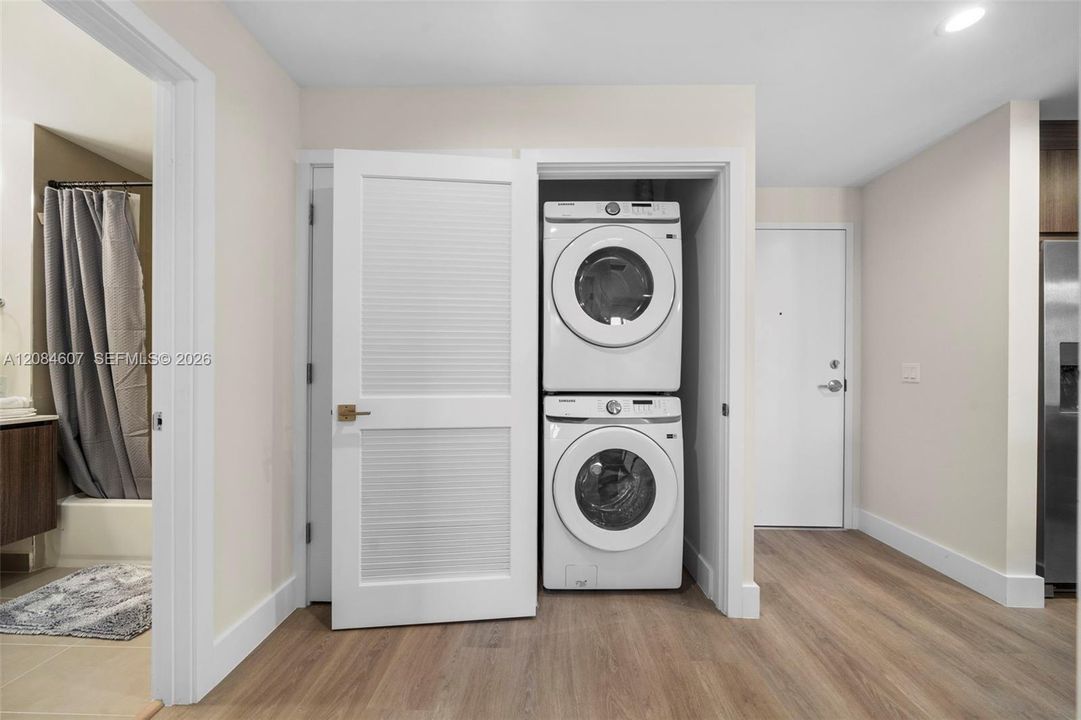В аренду: $3,000 (1 спален, 1 ванн, 777 Квадратных фут)