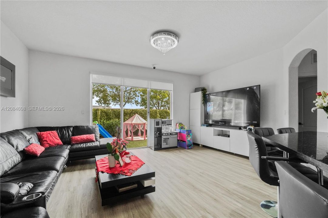 На продажу: $795,000 (4 спален, 3 ванн, 2277 Квадратных фут)