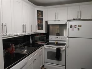 For Sale: $90,000 (1 beds, 1 baths, 720 Square Feet)