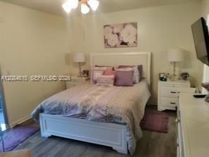 For Sale: $90,000 (1 beds, 1 baths, 720 Square Feet)