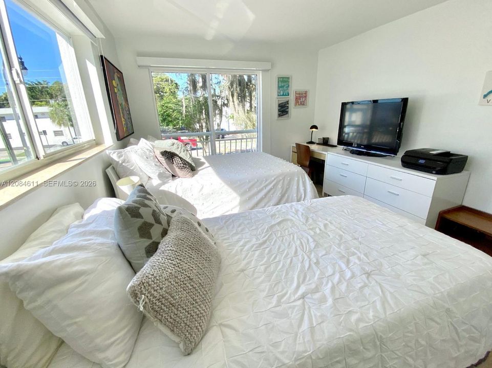 For Rent: $2,400 (1 beds, 1 baths, 630 Square Feet)
