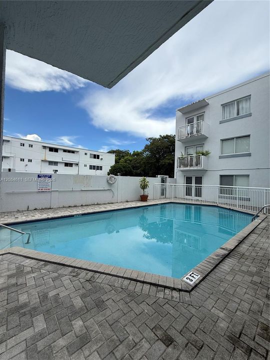 For Rent: $2,400 (1 beds, 1 baths, 630 Square Feet)