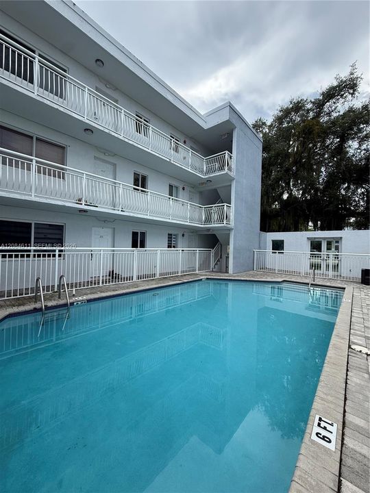 For Rent: $2,400 (1 beds, 1 baths, 630 Square Feet)