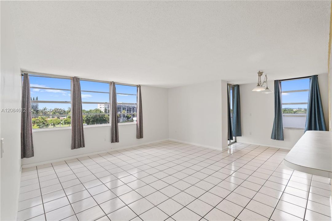For Sale: $199,000 (2 beds, 2 baths, 1140 Square Feet)