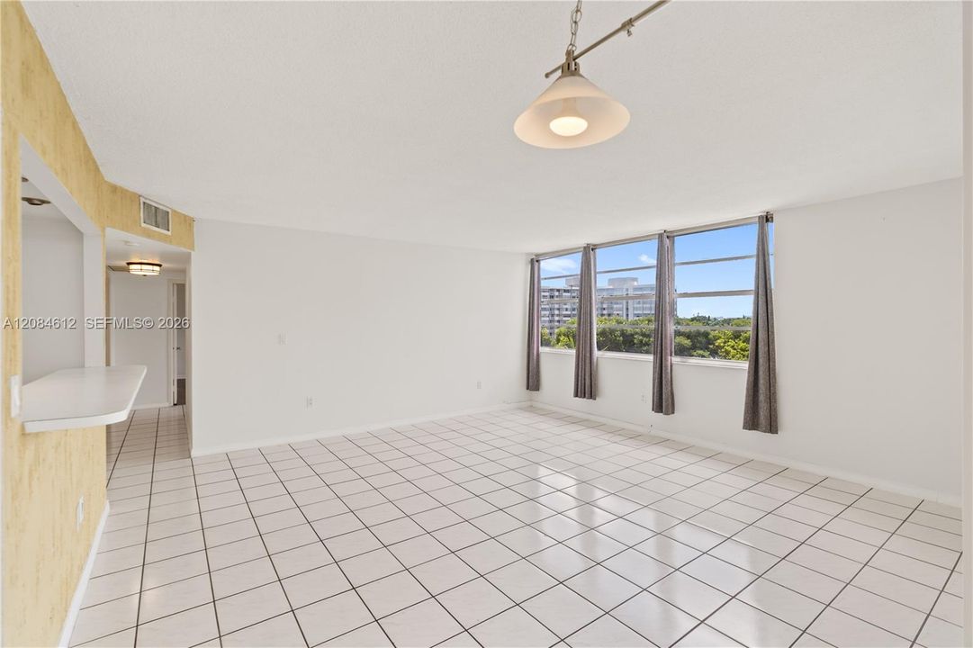 For Sale: $199,000 (2 beds, 2 baths, 1140 Square Feet)