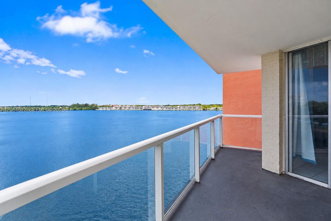 For Sale: $199,000 (2 beds, 2 baths, 1140 Square Feet)