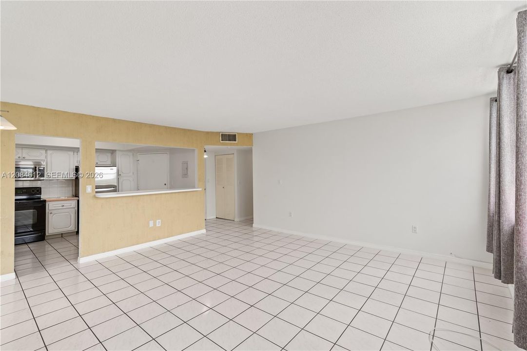 For Sale: $199,000 (2 beds, 2 baths, 1140 Square Feet)