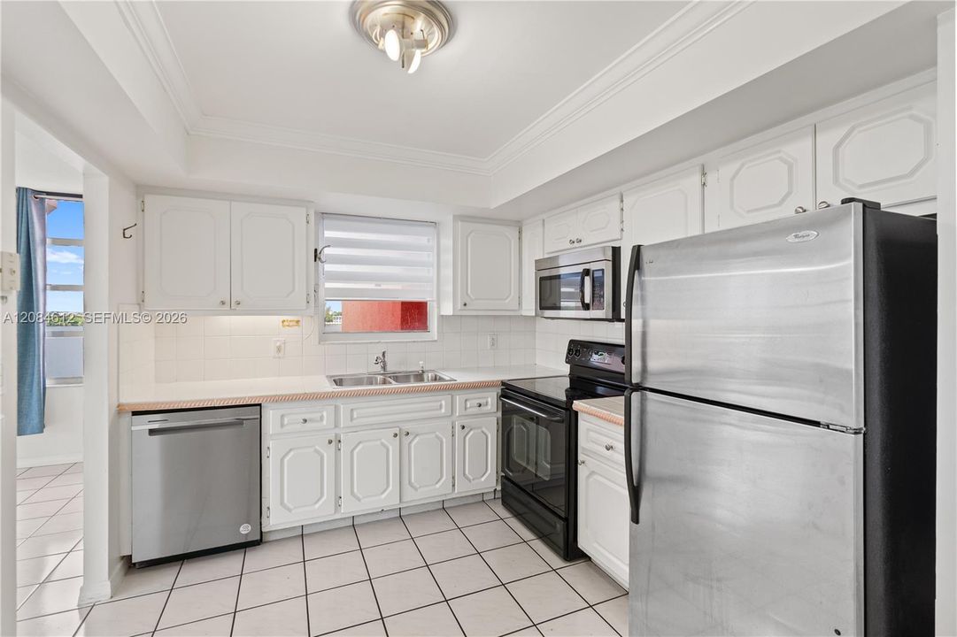 For Sale: $199,000 (2 beds, 2 baths, 1140 Square Feet)