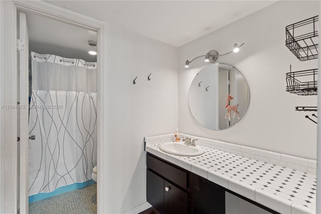 For Sale: $199,000 (2 beds, 2 baths, 1140 Square Feet)