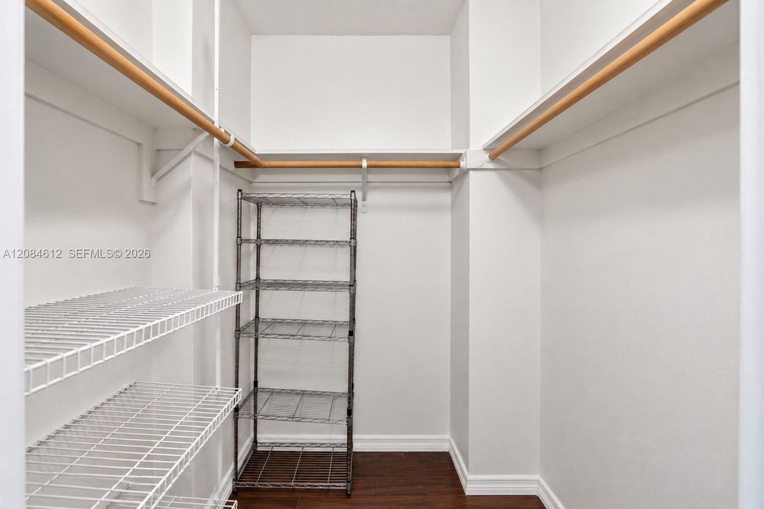For Sale: $199,000 (2 beds, 2 baths, 1140 Square Feet)