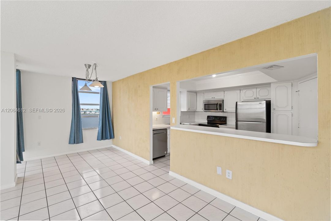 For Sale: $199,000 (2 beds, 2 baths, 1140 Square Feet)