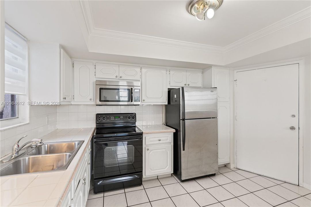 For Sale: $199,000 (2 beds, 2 baths, 1140 Square Feet)