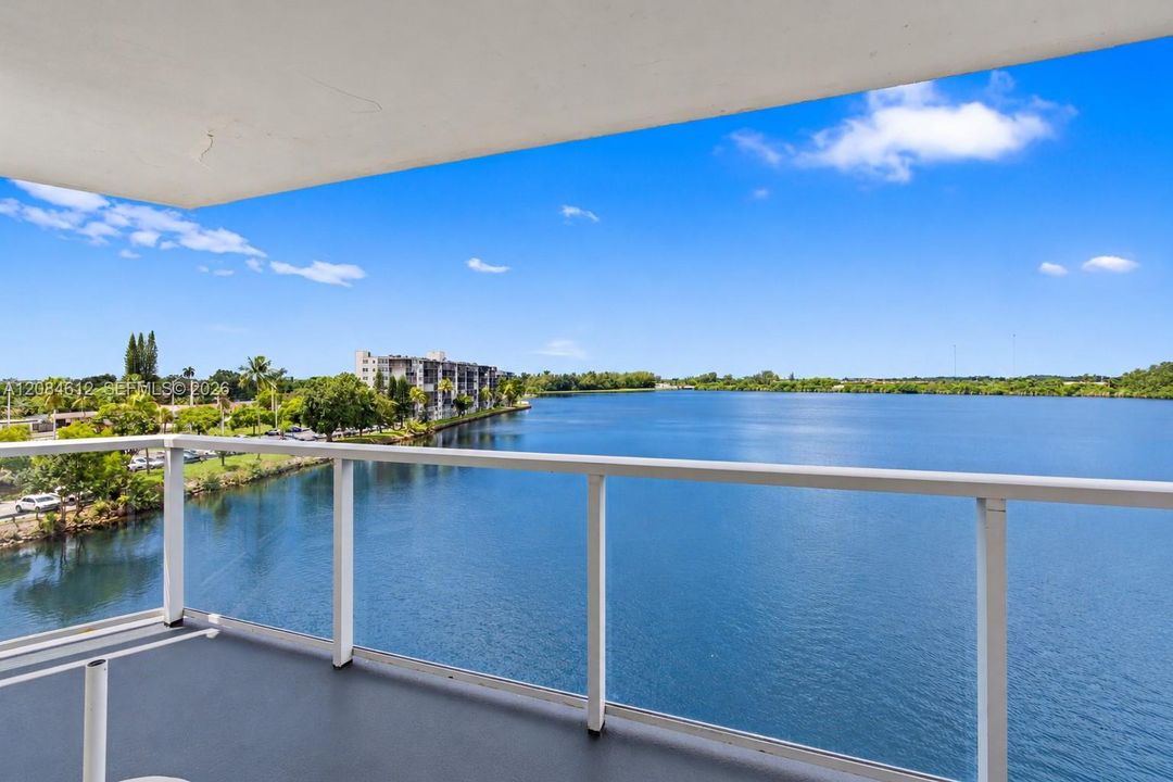 For Sale: $199,000 (2 beds, 2 baths, 1140 Square Feet)