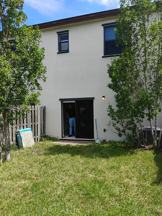 For Rent: $2,900 (3 beds, 2 baths, 1539 Square Feet)