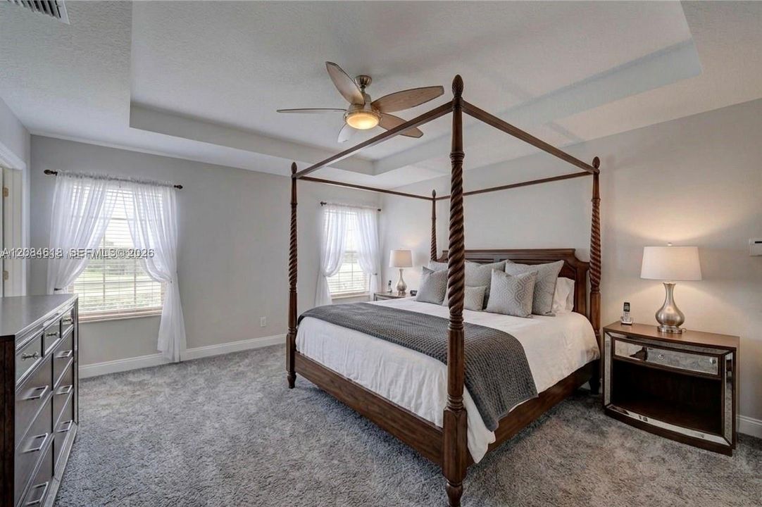 For Sale: $960,000 (5 beds, 4 baths, 3918 Square Feet)