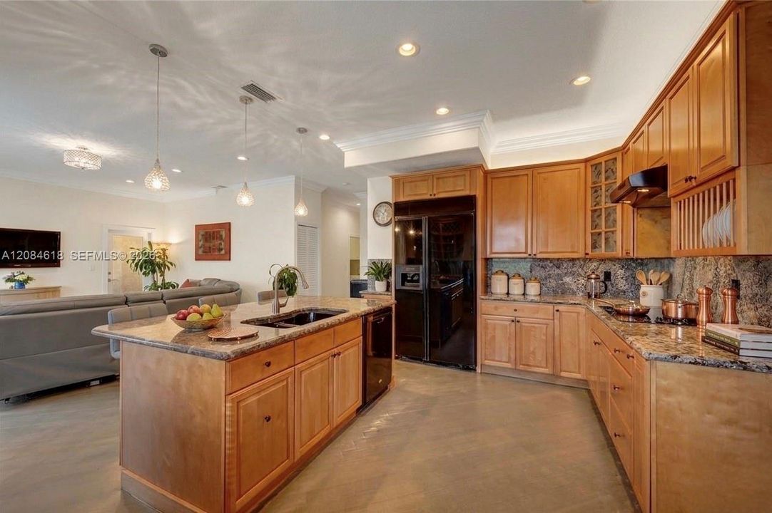 For Sale: $960,000 (5 beds, 4 baths, 3918 Square Feet)