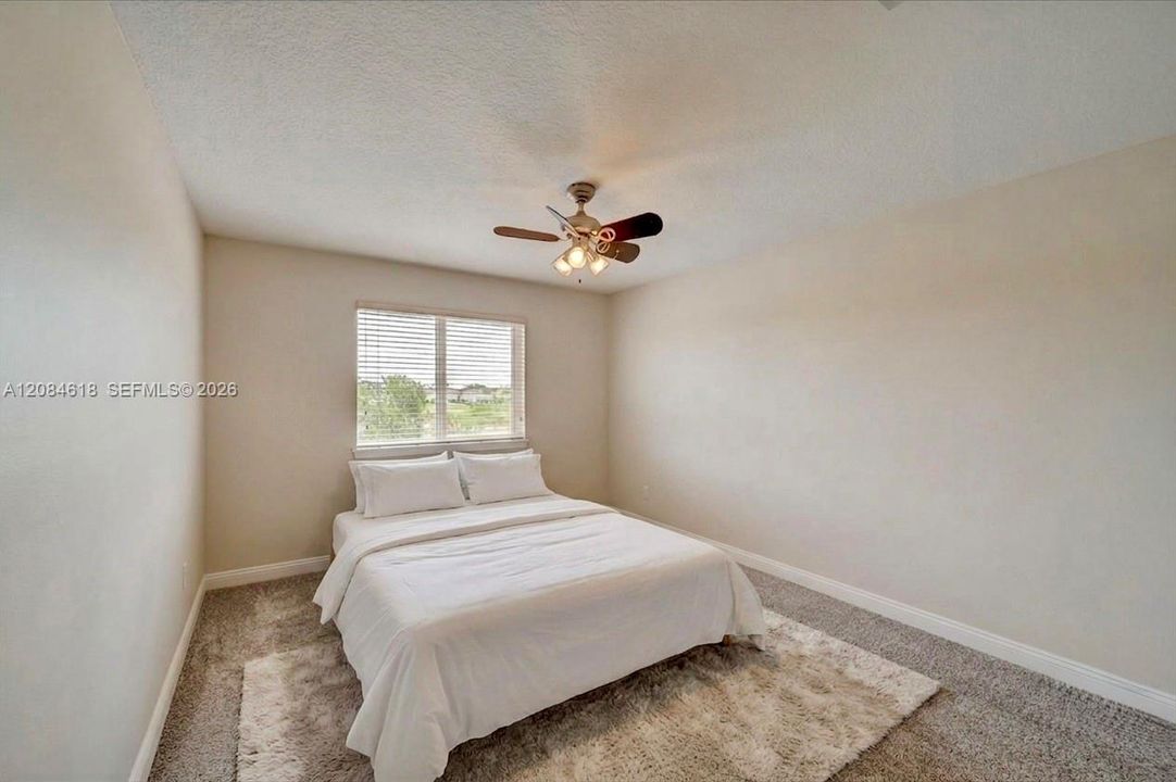For Sale: $960,000 (5 beds, 4 baths, 3918 Square Feet)