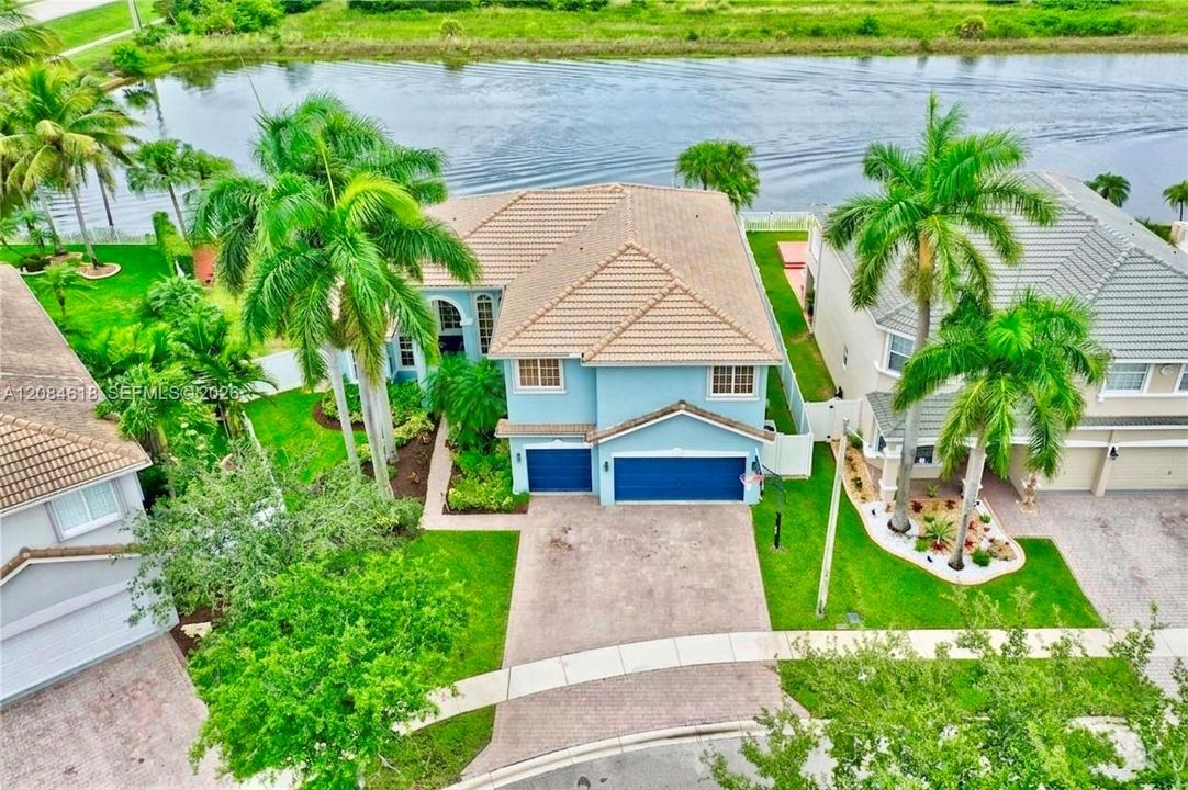 For Sale: $960,000 (5 beds, 4 baths, 3918 Square Feet)