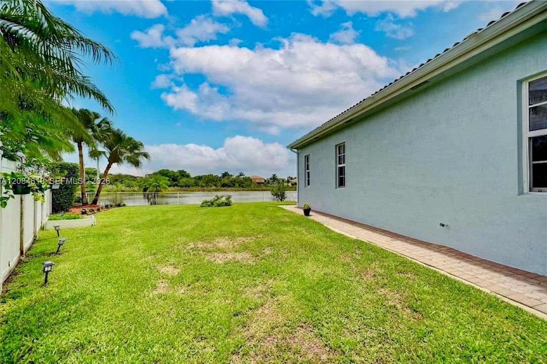 For Sale: $960,000 (5 beds, 4 baths, 3918 Square Feet)
