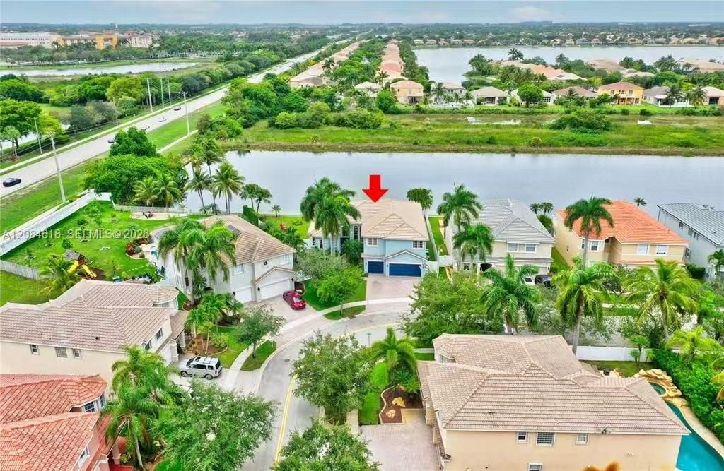 For Sale: $960,000 (5 beds, 4 baths, 3918 Square Feet)