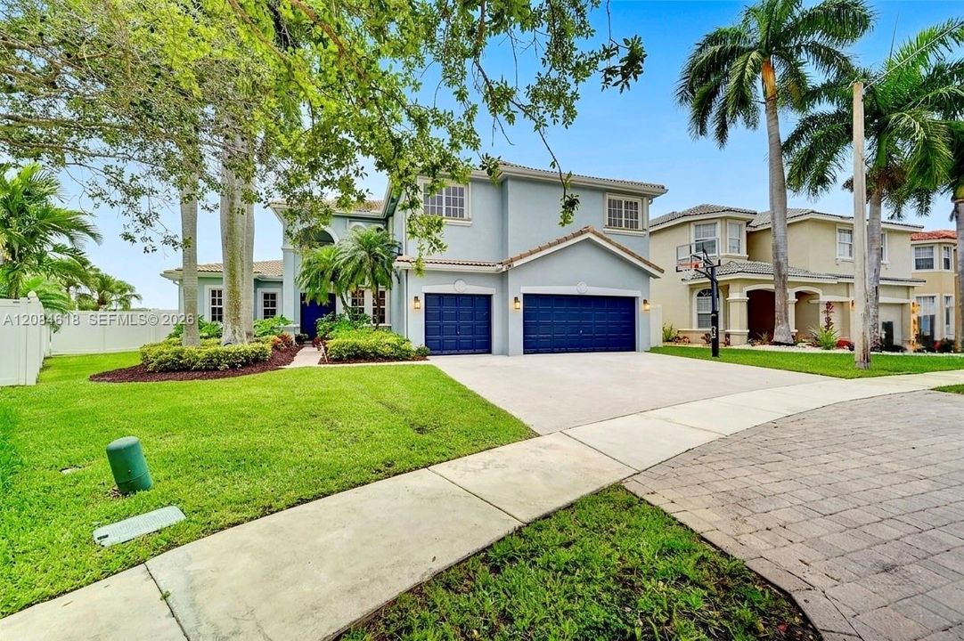 For Sale: $960,000 (5 beds, 4 baths, 3918 Square Feet)
