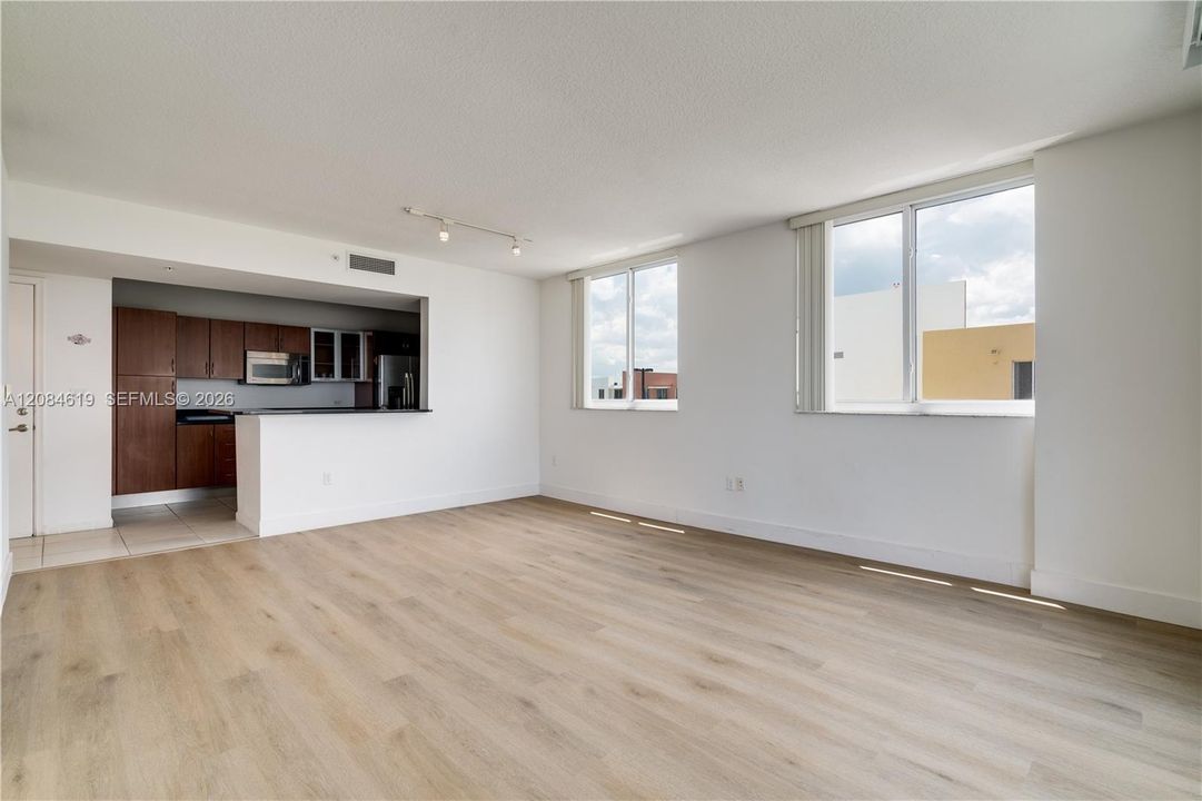 В аренду: $2,300 (1 спален, 1 ванн, 765 Квадратных фут)