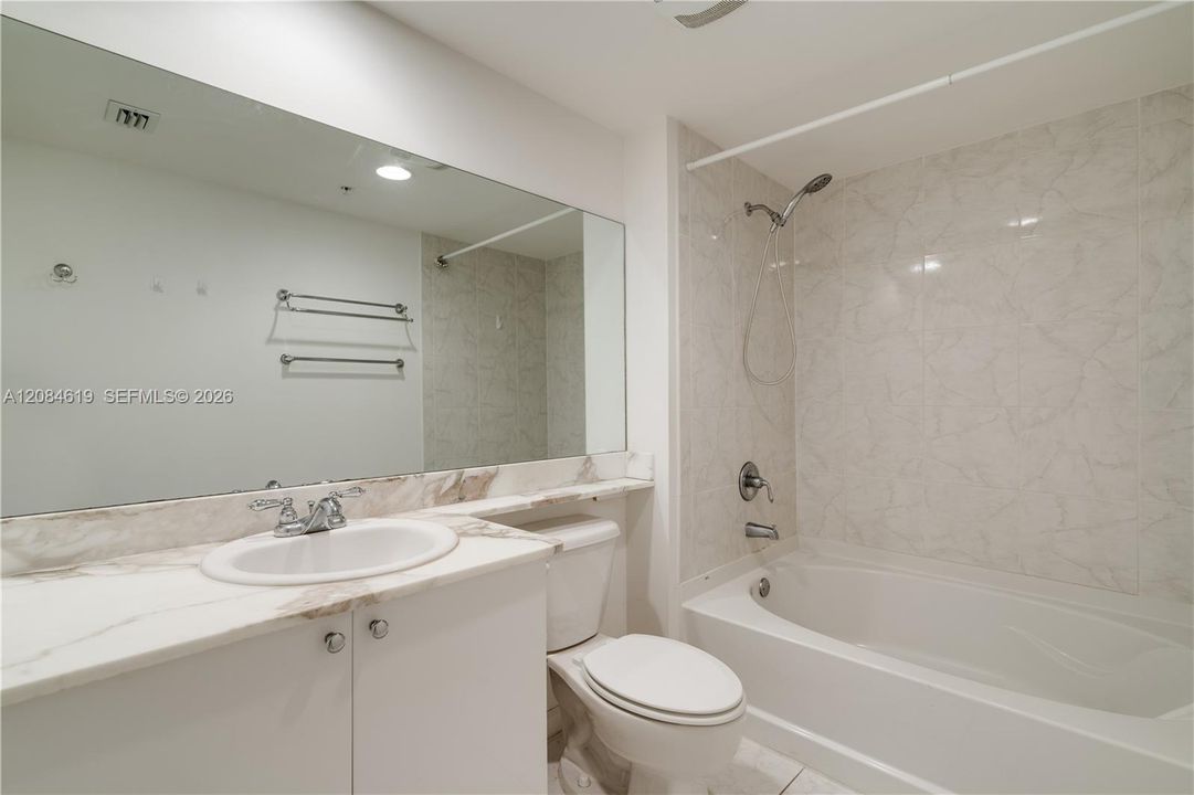 В аренду: $2,300 (1 спален, 1 ванн, 765 Квадратных фут)