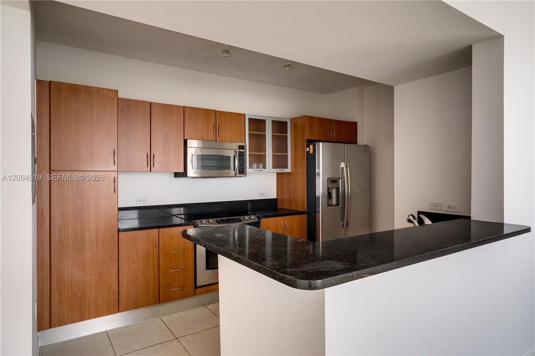 В аренду: $2,300 (1 спален, 1 ванн, 765 Квадратных фут)
