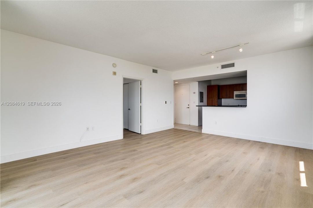 В аренду: $2,300 (1 спален, 1 ванн, 765 Квадратных фут)