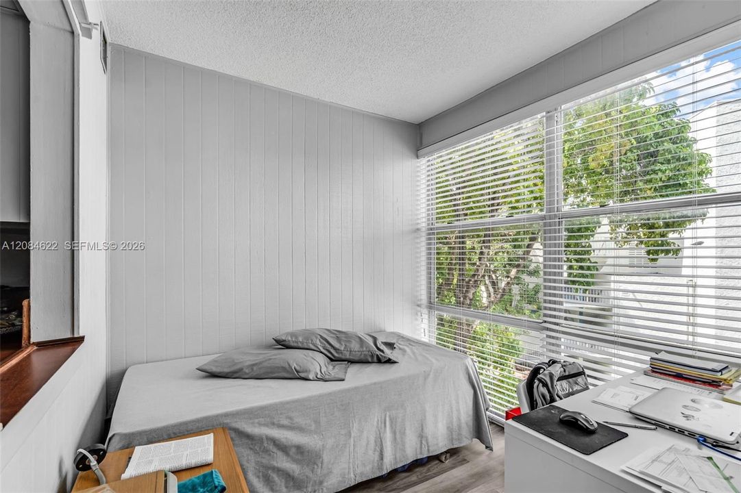 For Sale: $220,000 (1 beds, 1 baths, 620 Square Feet)