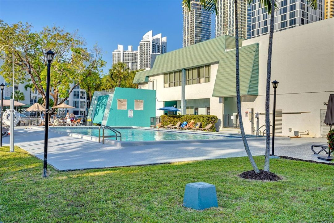 For Sale: $220,000 (1 beds, 1 baths, 620 Square Feet)