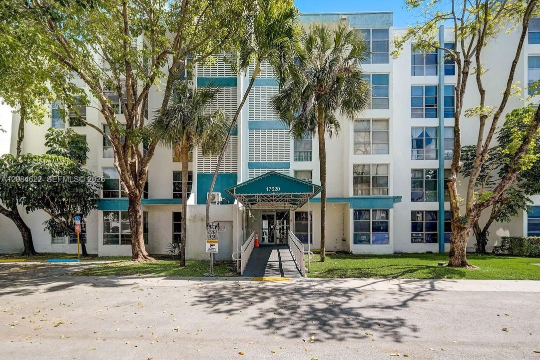 For Sale: $220,000 (1 beds, 1 baths, 620 Square Feet)