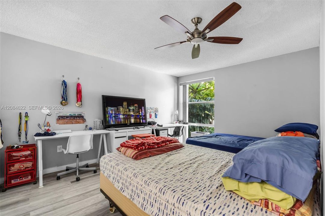 For Sale: $220,000 (1 beds, 1 baths, 620 Square Feet)
