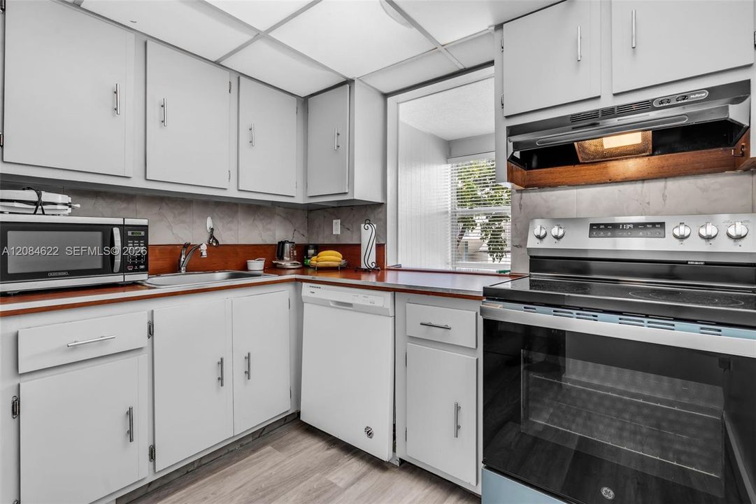 For Sale: $220,000 (1 beds, 1 baths, 620 Square Feet)