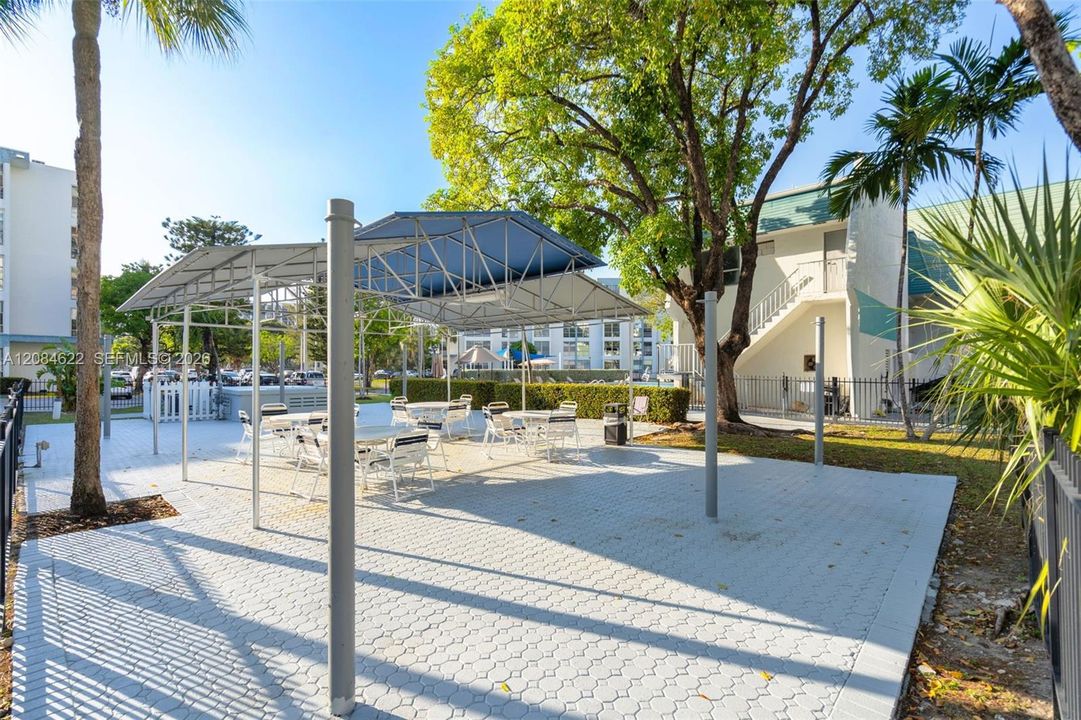 For Sale: $220,000 (1 beds, 1 baths, 620 Square Feet)